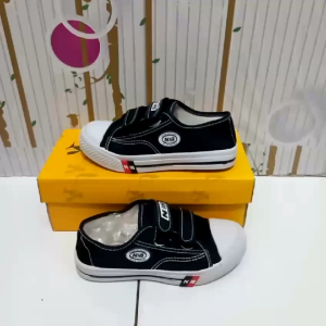 sepatu sekolah anak model prepet tersedia ukuran 30-37