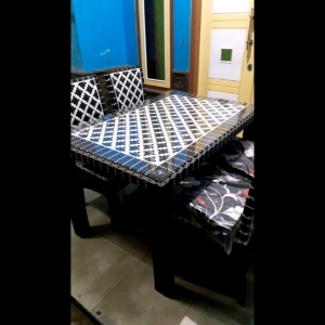 Meja makan minimalis 4 Kursi + Bantal + KACA Fullset