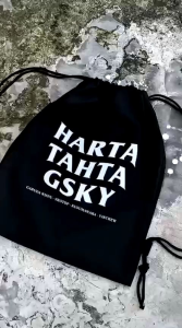 Tas Serut Anak dan Remaja Motif GSKY Garuda Wisnu Tim GWSM Tanda Tangan GWSM KUSUMAWARA OFFICIAL Bahan Katun Sablon DTF Bisa Di Gunakan Untuk sekolah Dan sehari hari