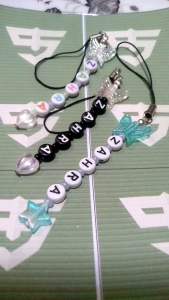 Gantungan Handphone (Strap Phone) Custom Nama Bulat Pipih /Bulat Putih /Bulat Hitam / Bular Rainbow/Gantungan Tab/Gantungan Laptop
