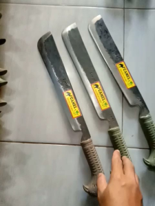 PISAU KAYU TEMPAHAN BAHAN BAJA: KELEBIHAN & MANFAAT