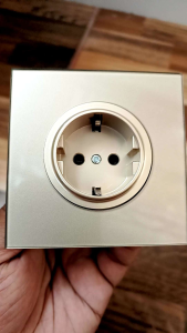 Stopkontak Gold Krystal 1 Way: Pilihan Terbaik untuk Rumah Anda