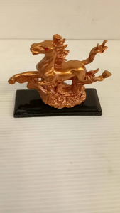 ตั้งมงคลม้าสีนากขนาดสูง9ซม.งานเรซิ่นโชคดีตลอดทั้งปี