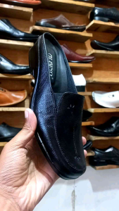 bustong cewe kulit shoes