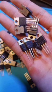 IRF3205 MOSFET N-CHANNEL Hiệu suất vượt trội Đóng xả cao Điện áp 55V Bảo hành 100% Mua 5 tặng 1 Mua 10 tặng 2.