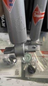 KYB Gas A Just โช้คอัพคู่หน้าสำหรับ Mitsubishi L200 4x2 ตัวเตี้ย 1 คู่ ซ้าย-ขวา