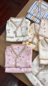 J02 ชุดกระดุมสั้นคอตั้ง เด็กแรกเกิดถึง4เดือน ผ้าสาลูย่นญี่ปุ่น made in Thailand