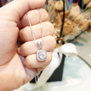 Deux - Kalung Wanita Liontin Kotak Audrey