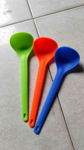 sendok sop/centong/irus plastik perpak isi 3