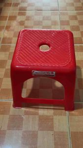 Ghế lùn sọc ĐẠI ĐỒNG TIẾN ngồi chào cờ