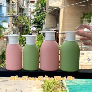 Chai Nhựa HDPE 300ML-500ML Màu HỒNG-XANH BƠ. Đựng kem bodylotiondầu gộisữa tắm….Chai nhựa chiết mỹ phẩm hàng cao cấp