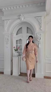 All Ladies เดรสลูกไม้กลิตเตอร์เอวดอกไม้