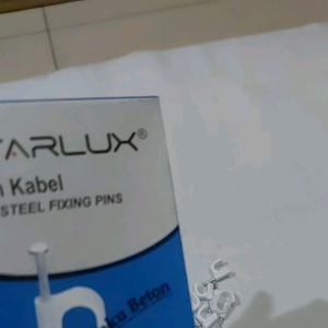 Starlux Klem Kabel 10mm isi 50 Clips Paku Beton ASLI Warna Putih Bersih - Cleam Cable 10mm With Steel Fixing Pins