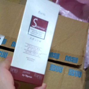 ฟาริส บาย นาริส ครีมกันแดด  สูตรอ่อนโยน เด็กใช้ได้  ครีมทาฝ้า สปอตไวส์ เอ็กซ์ตร้า ยูวี โพรเทคชั่น เอสพีเอฟ50 พีเอ+++ ขนาด 10 กรัม โฟมล้างหน้า