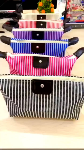 Tas Pouch Kosmetik  MakeUp Alat Mandi Organizer  Anti Air Motif Garis Kosmetik Pouch  Garis