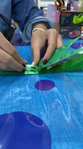 โบว์ติดของขวัญ ขอบทอง ขนาด 3 นิ้ว (แพ็คละ10ชิ้น) ส่งเป็นเส้นไปนะคะ ลูกค้าดึงเองได้ง่ายค่ะ