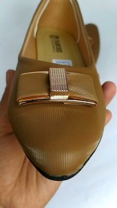 Sepatu flatshoes wanita terlaris sepatu flatshoes cewek terbaru sepatu flat shoes perempuan kekinian sepatu flat shoes famore
