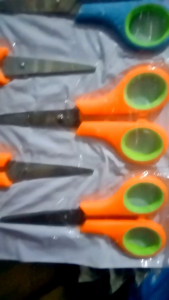 Gunting Kecil Gagang Plastik Harga Per 12 PCS Biru Pink Orange