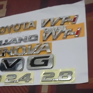 Emblem TOYOTA Kijang INNOVA Q V G VVTI 2.0 2.4 2.8 Dual VVTI Besar