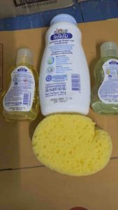 (แพ็ค 4 ชิ้น) แป้งเด็กขนาด 160 กรัมหนึ่งกระป๋อง แชมพูสบู่เหลวเฮ็ดทูโทรHead to toe wash ขนาด 100 ml.หนึ่งขวด แชมพูสูตร Original ขนาด 100 ml. หนึ่งขวด ฟองน้ำถูตัวหนึ่งชิ้น