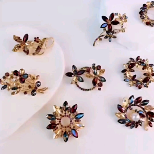 Vintage Crystal Exclusive Premium Brooch / Bros Import / Bros Dada / Bros Hijab Mewah Murah Viral Kekinian Bisa COD