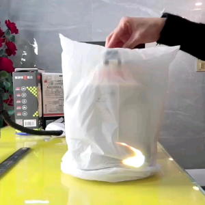 Bình nước thể thao cao cấp Tritan không chứa BPA. Có ống hút Dung tích lớn