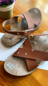 Sepatu Sandal Wanita Tali Silang Premium Sol Karet Rubber Fleksibel Sendal Fashion Wanita Musim Panas Berkualitas Terbaru 2025