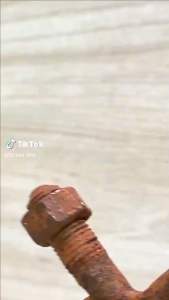 Tẩy gỉ sét kim loại sắt thép Lotux paints