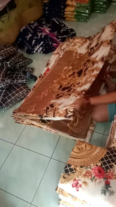 SPREI RUMBAI 1 SET FREE SARUNG BANTAL DAN SARUNG GULING UKURAN 180X200X40 160X200X40 120X200X40 SUDAH TERDAPAT 4 KARET ANTI GESER DISETIAP SUDUTNYA
