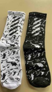 Kaos Kaki Old Scholl Panjang Motif Morat Maret Janda Pirang Tebal Pria Wanita Dewasa Hitam Putih