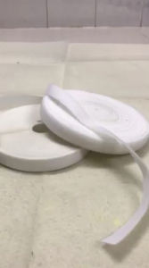 1m băng dính sơ sinh loại mểm mịn và dính chắc chắn(gai 2cm xù 25cm)