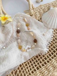 Vòng cổ dây rút mặt hoa xà cừ phối vỏ ốc Mita Choker dây chuyền dáng ngắn dành cho mùa hè đi biển