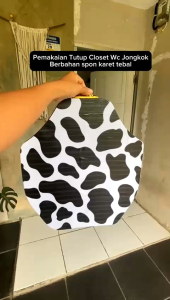 Tutup Closet Jongkok motif smile berbahan spon karet tebal