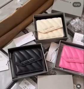 SALE ถูกที่สุด: กระเป๋าสตางค์ใบสั้น CnK แท้ 4นิ้ว, พร้อมสายโซ่ยาว สำหรับหิ้วขึ้น กระเป๋าผู้หญิง, กระเป๋าเงิน, กระเป๋าตังค์, กระเป๋าสะพาย, กระเป๋าจิ๋ว, กระเป๋ามินิ และกระเป๋าแบรนด์เนม