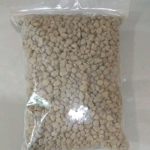 อะคาดามะ ดินญี่ปุ่น AKADAMA ใช้โรยหน้า กระบองเพชร ไม้อวบน้ำ บอนไซ ขนาด  3-6mm. แบ่งบรรจุ 500 ก