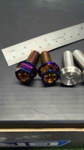 HENG m10x25 CALIPER BOLTS YAMAHA 2 PC PAIRS - Gold and silver bolts for motorcycle brake calipers.