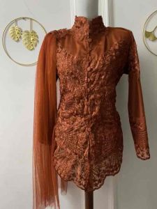 Kebaya Wanita Elegan: Pilihan Kebaya Wisuda Full Furing, Tunangan Modern, Anak Muda & Desain Trendy