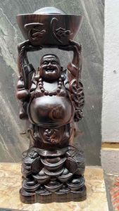Tượng  Gỗ Di Lặc Dâng Vàng Kích Thước Cao 50cm .60Cm Chế Tác Trên Dòng Gỗ Mun thật 100% Liền Khối