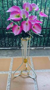 BUNGA POJOK RUANGAN BUNGA SUDUT RUANG TAMU BUNGA ARON PANDA KUNTUM 18 BERIKUT POT STANDING CORONG BESI BUNGA DEKORASI BUNGA ARTIFICIAL