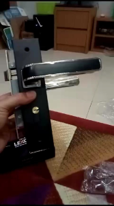 Satu set kunci Handle pintu AIGO premium tanggung warna hitam/Gagang pintu kunci Aigo besar Tarikan rumah minimalis/Tarikan pintu kamar satu set/Gagang pintu merk AIGO/Slot pintu/Gagang pintu kunci Roset/Handle pintu rumah modern