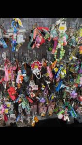 Gantungan Kunci Kartun Lucu: Pilihan Hadiah Unik & Dekorasi Kantor