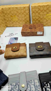 กระเป๋าใส่การ์ด ใส่เหล็กขนาด 5 นิ้วใส่การ์ดลายช่องมีช่องใส่แบงค์ได้ 1 ช่องสินค้างานสวยมากจ้ามีพร้อมอุปกรณ์ถุงผ้าสินค้ามีพร้อมส่งสวยน่ารักดี