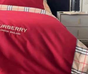 ผ้าปูที่นอน 6 ฟุต ผ้าฝ้ายอียิปต์ 120 เส้น ลายคลาสสิกอังกฤษ ชุดเครื่องนอน King Size โทนสีแดงไวน์/สีแชมเปญ