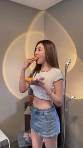 Meili Crop เสื้อครอปมาใหม่ - พร้อมส่ง [สำหรับรูปลักษณ์] หรือ [สำหรับการดำเนินงาน]