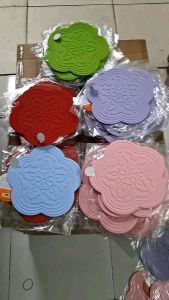 Miếng lót bát đĩa hình hoa Le Creuset - Chất liệu silicon chịu nhiệt 250 độ C -rộng 20cm - dày 03cm