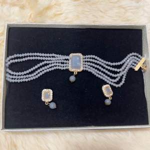 EVINCO AUSTRIAN STONE AND BEADS CHOKER GREY