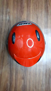 Helm Model Centro Merah Ferrari: Panduan Terperinci