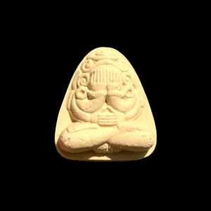 พระปิดตาหลวงปู่เหมือน วัดกำแพง ชลบุรี เนื้อเหลือง สวยมาก #4354