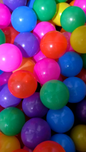 ลูกบอลหลากสี ลูกบอลเด็ก ลูกบอลสำหรับบ้านบอล ทำบ้านบอลได้ คละสี เด็กป่วนทอยส์