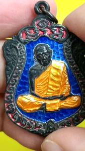 เหรียญ หลวงปู่ทิม เสมา ครบ 8 รอบ ปี 2518 นวะ ยาจีวรยาน้ำเงิน ยาน้ำเงินขอบเสมาแดงบนแดง/ยาแดงขอบเสมาน้ำเงินบนน้ำเงิน/ยาเขียวขอบเสมาแดง